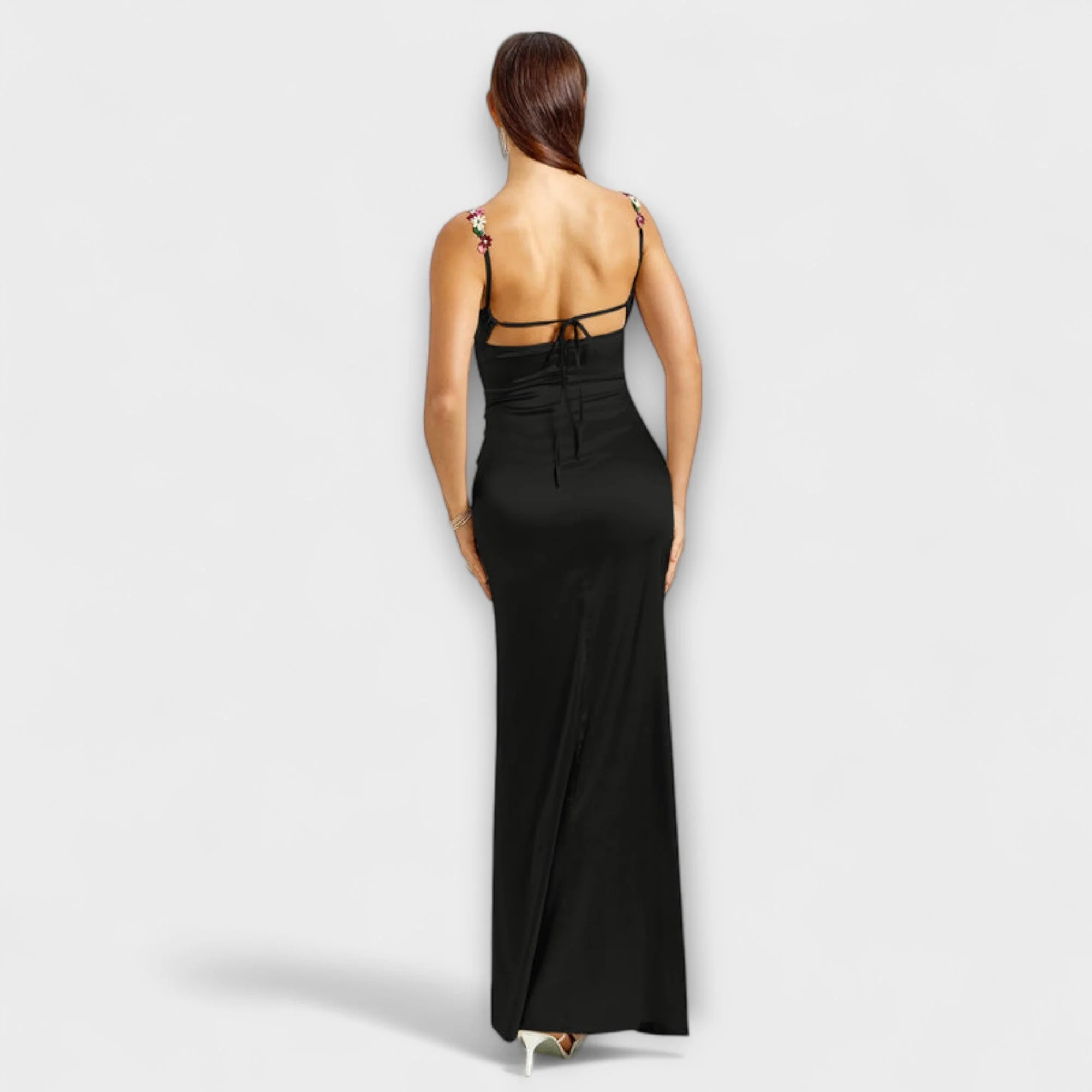 Eira - Satin Kleid mit dekorativen Details und Schnürung im Rücken - Image 10