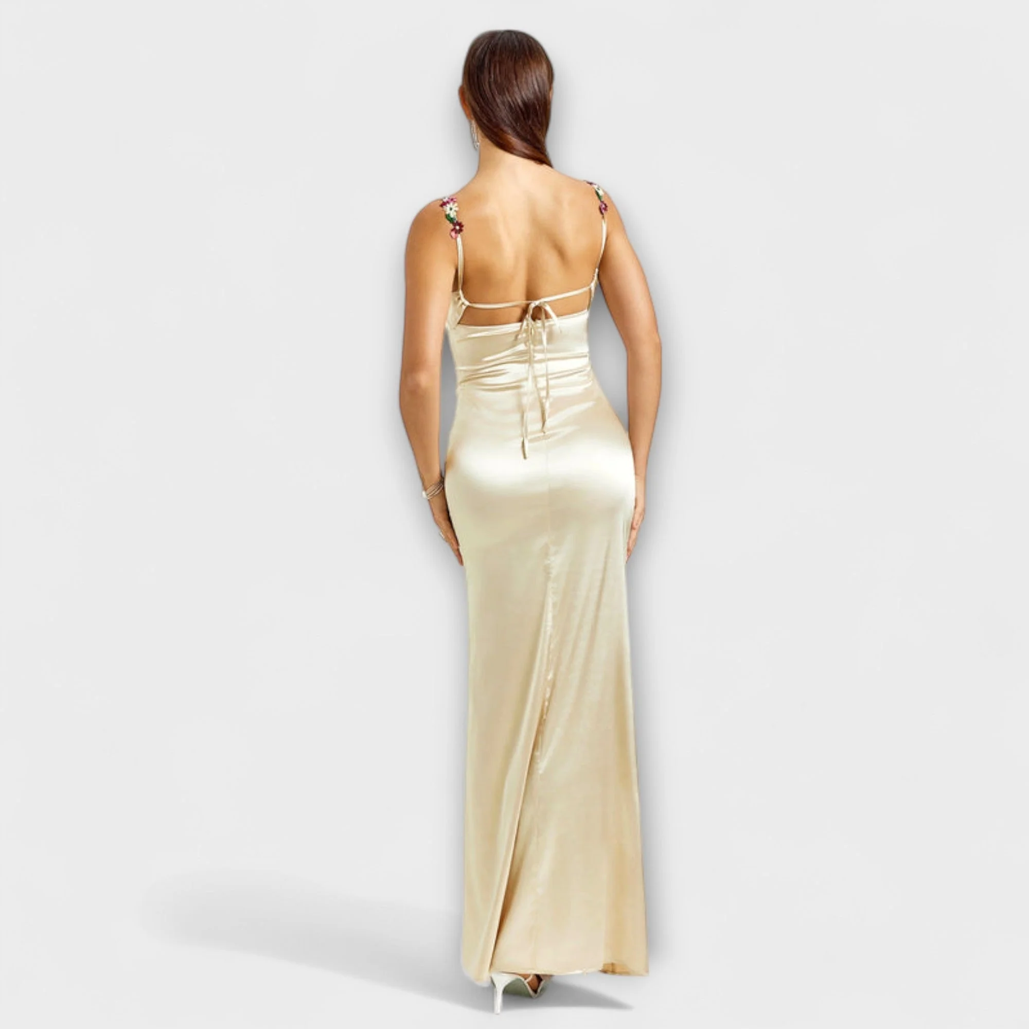 Eira - Satin Kleid mit dekorativen Details und Schnürung im Rücken - Image 3