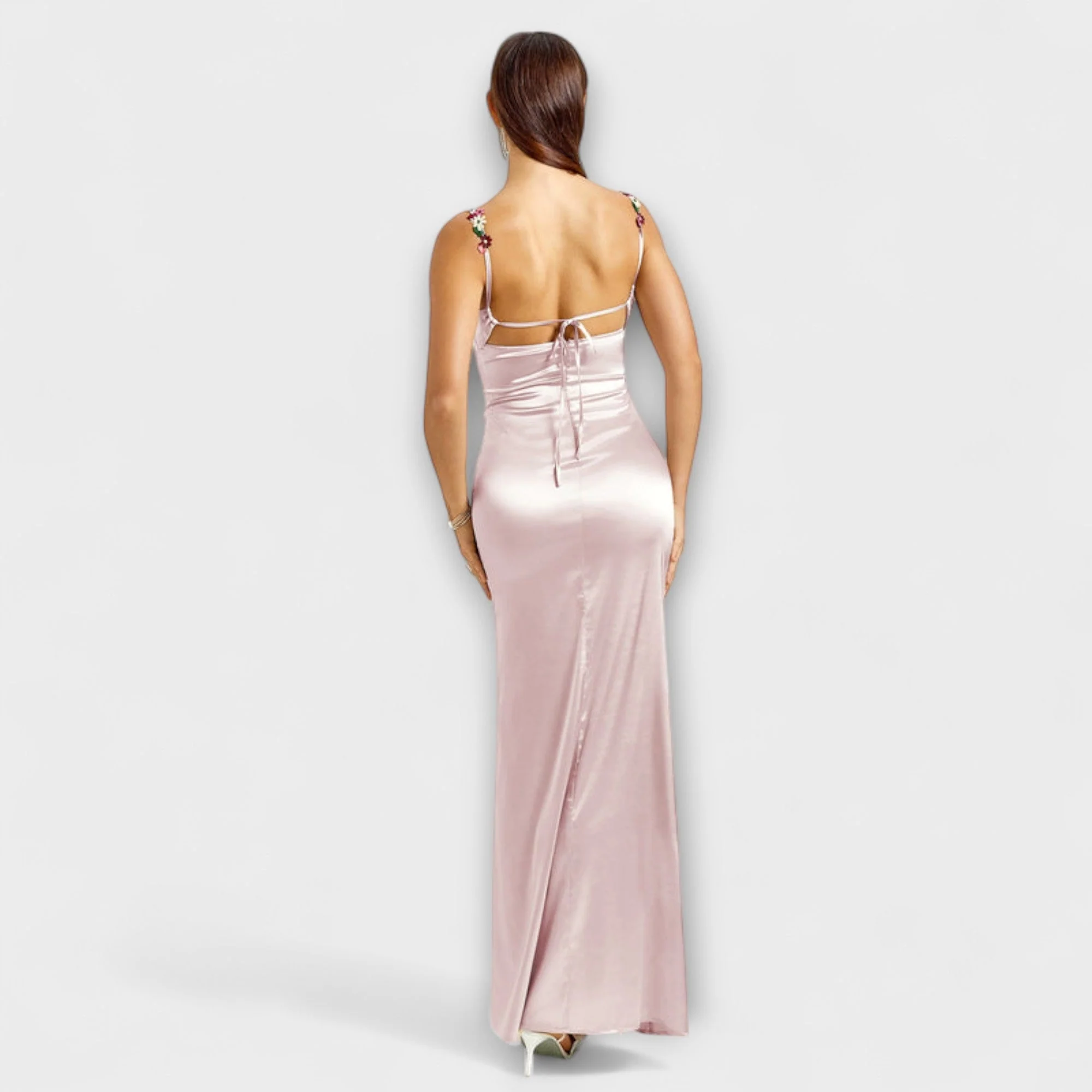 Eira - Satin Kleid mit dekorativen Details und Schnürung im Rücken - Image 8