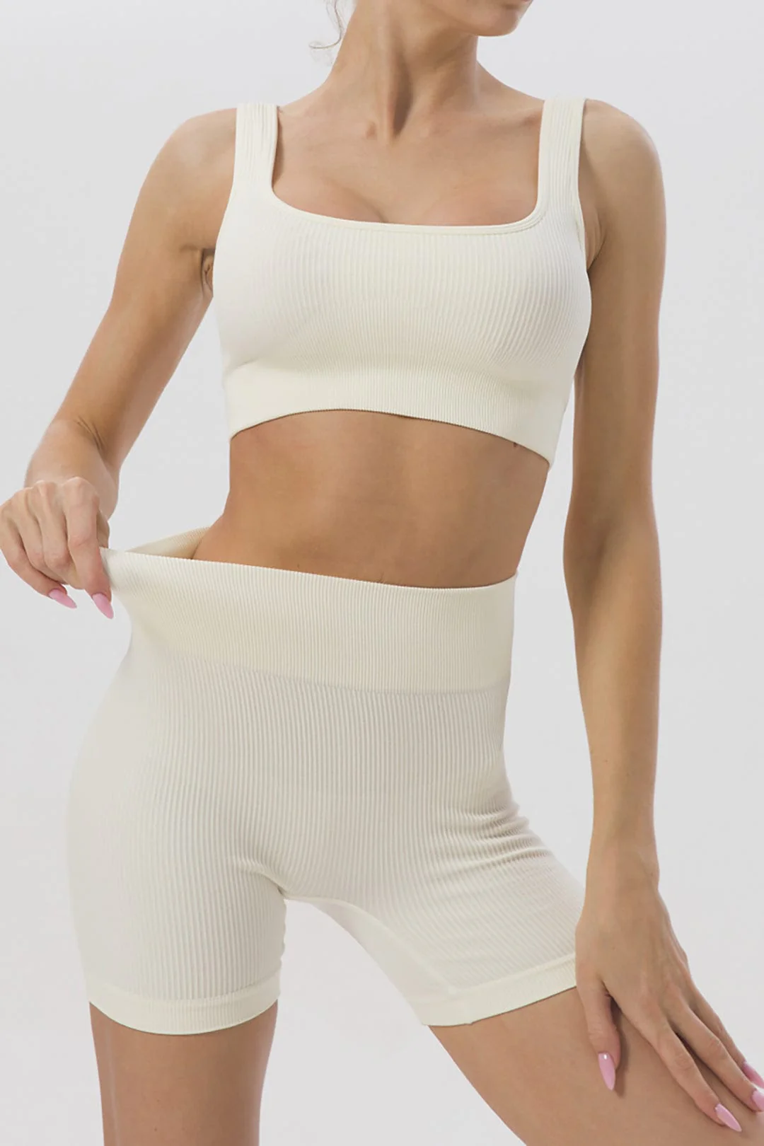 Elaine | Nahtloses Sport-Set mit Crop-Top & Yoga-Shorts - Image 6