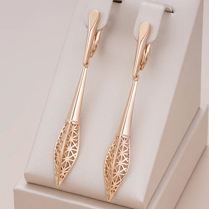 Elegante baumelnde Ohrringe