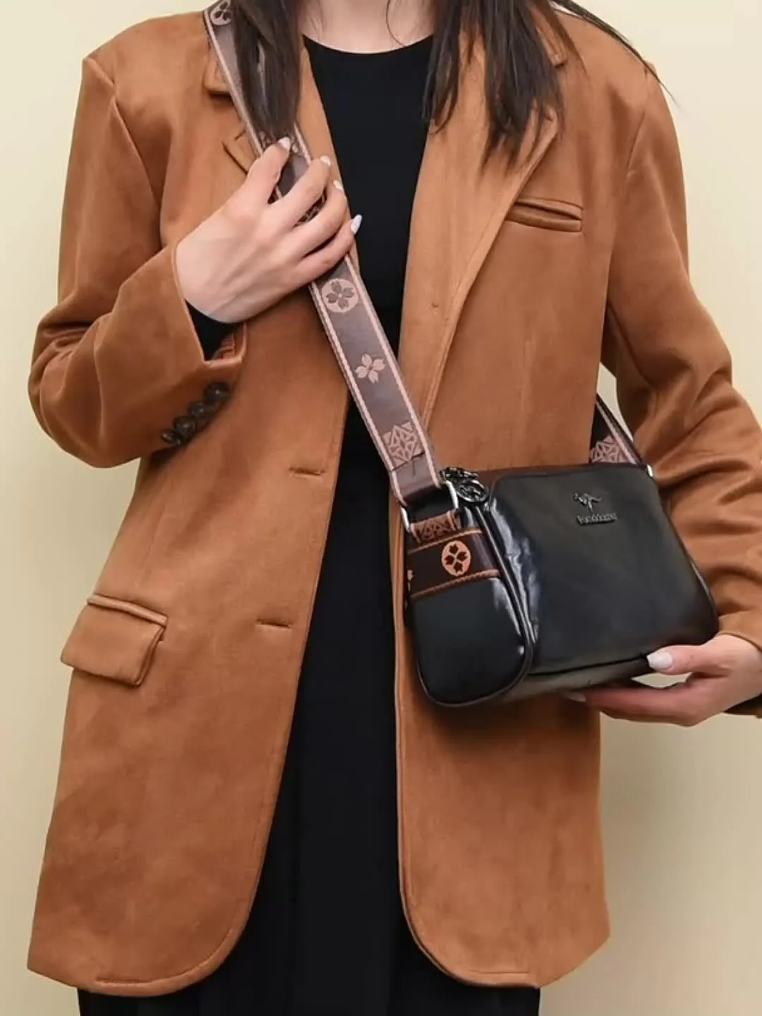 Elegante Damen-Umhängetasche aus funktionalem veganem Leder - Image 3
