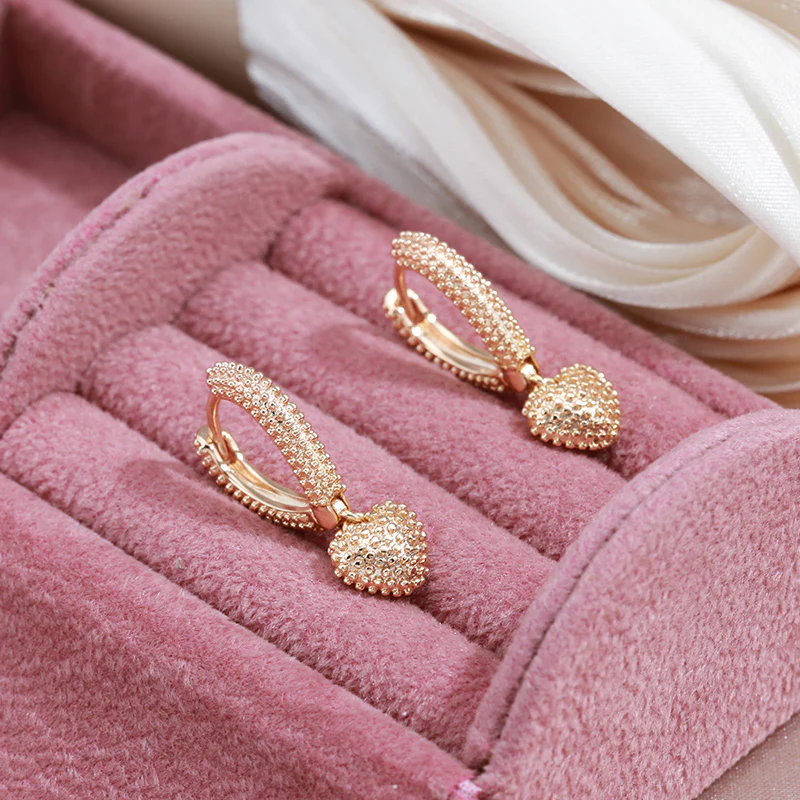 Elegante Goldene Herz-Ohrringe - Image 2