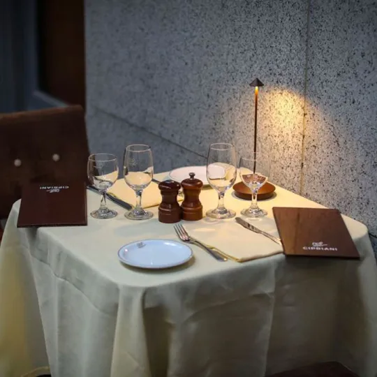 Elegante LED-Tischlampe für Restaurants – Warmweißes Licht, kabellos, dimmbar - Image 11