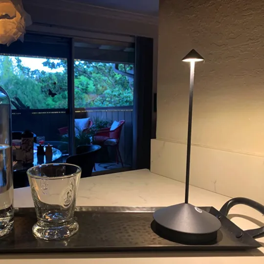 Elegante LED-Tischlampe für Restaurants – Warmweißes Licht, kabellos, dimmbar - Image 15