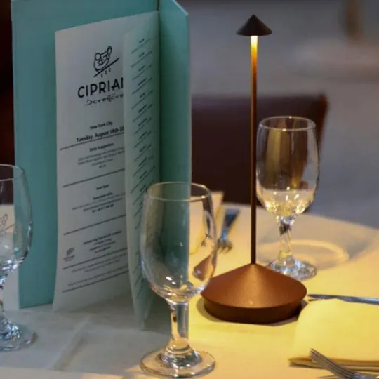 Elegante LED-Tischlampe für Restaurants – Warmweißes Licht, kabellos, dimmbar - Image 17