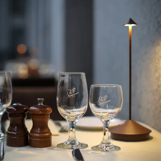 Elegante LED-Tischlampe für Restaurants – Warmweißes Licht, kabellos, dimmbar - Image 19