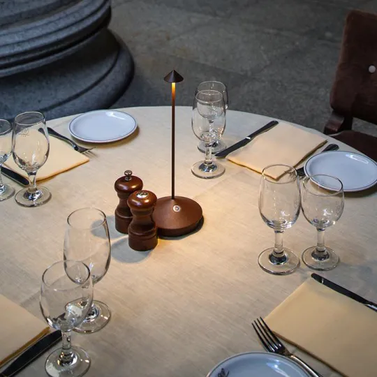 Elegante LED-Tischlampe für Restaurants – Warmweißes Licht, kabellos, dimmbar - Image 2