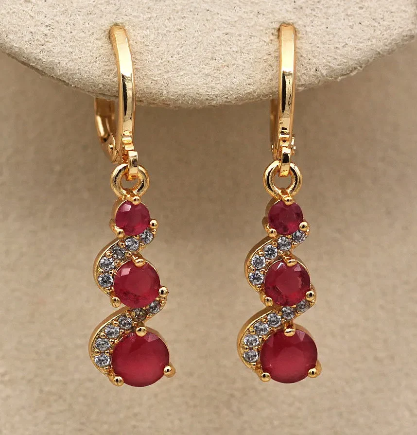 Elegante Ohrringe mit goldenem Zirkonia - Image 2