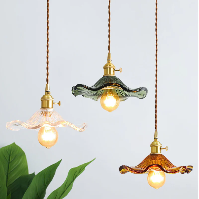 Elegante Pendelleuchte im Hibiskusblüten-Design aus Glas und Messing – Hängelampe für Ess- und Wohnzimmer - Image 2