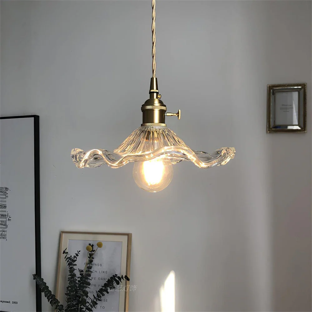 Elegante Pendelleuchte im Hibiskusblüten-Design aus Glas und Messing – Hängelampe für Ess- und Wohnzimmer - Image 9