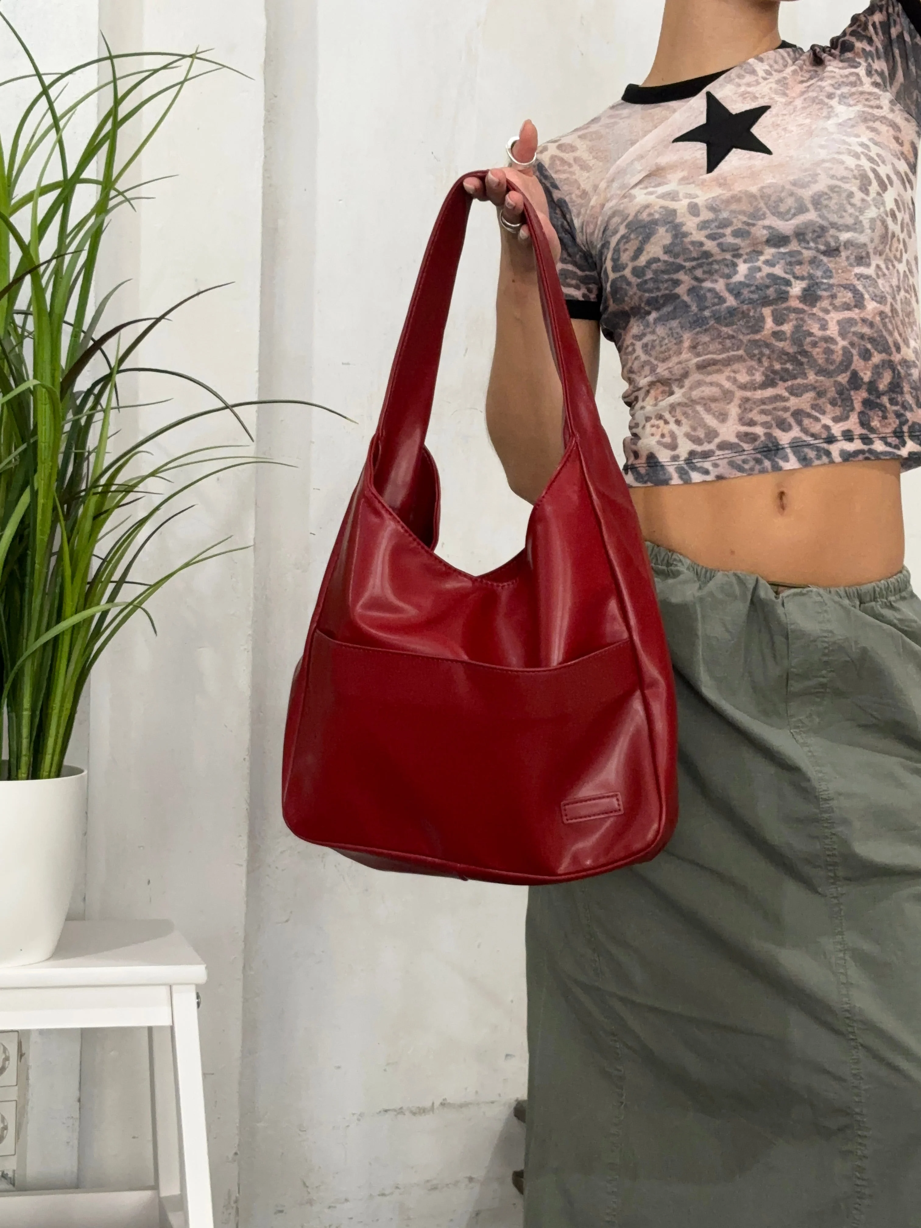 Elegante runde Schultertasche für Damen aus veganem Leder - Image 5