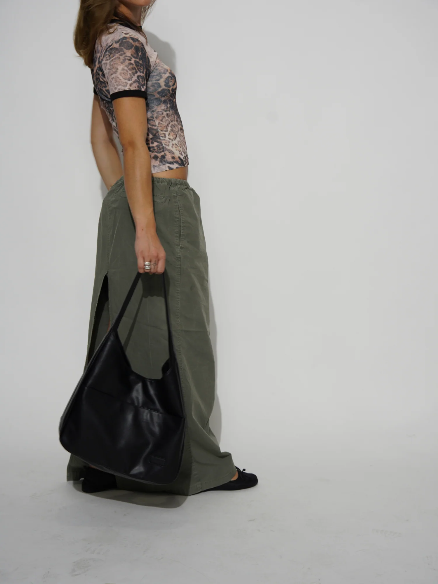 Elegante runde Schultertasche für Damen aus veganem Leder - Image 7