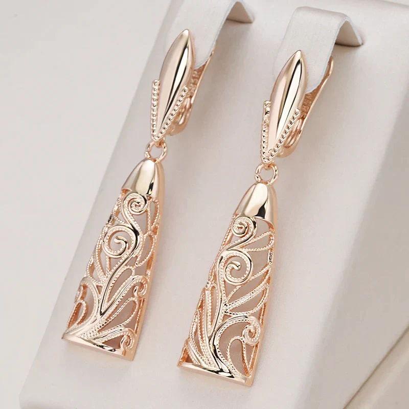 Elegante Tropfenohrringe in Gold