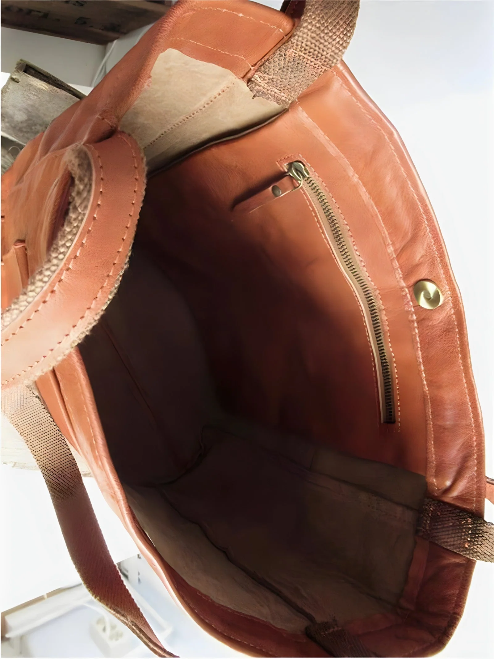 Elegante und stilvolle Damenhandtasche aus hochwertigem Material - Image 3