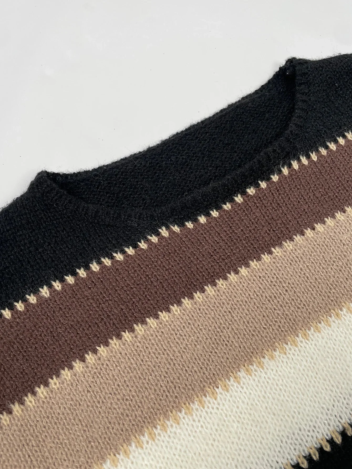 Eleganter Multicolor-Pullover für Damen - Image 2