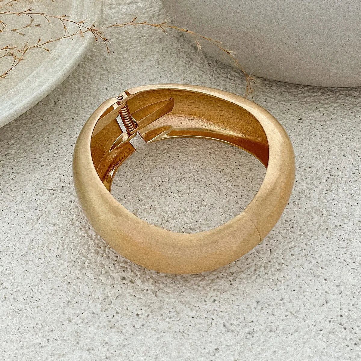Elegantes Breites Damen Armreif Vintage Armband Gold - Image 13