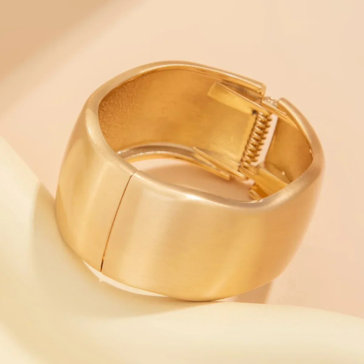 Elegantes Breites Damen Armreif Vintage Armband Gold - Image 5
