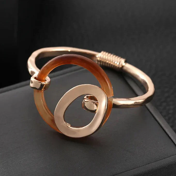 Elegantes Golden Damen Armreif mit Haken-Verschluss