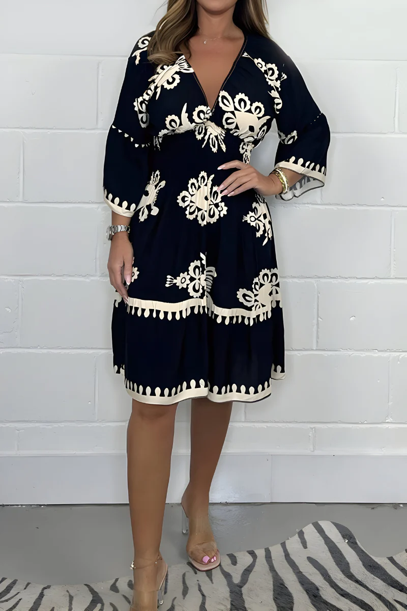 Elegantes Kleid mit Muster und V-Ausschnitt – perfekt für jeden Anlass - Image 4