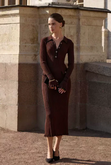 Elegantes Midikleid mit Knopfdetails für Frauen – Zeitloses Design für formelle Anlässe - Image 4