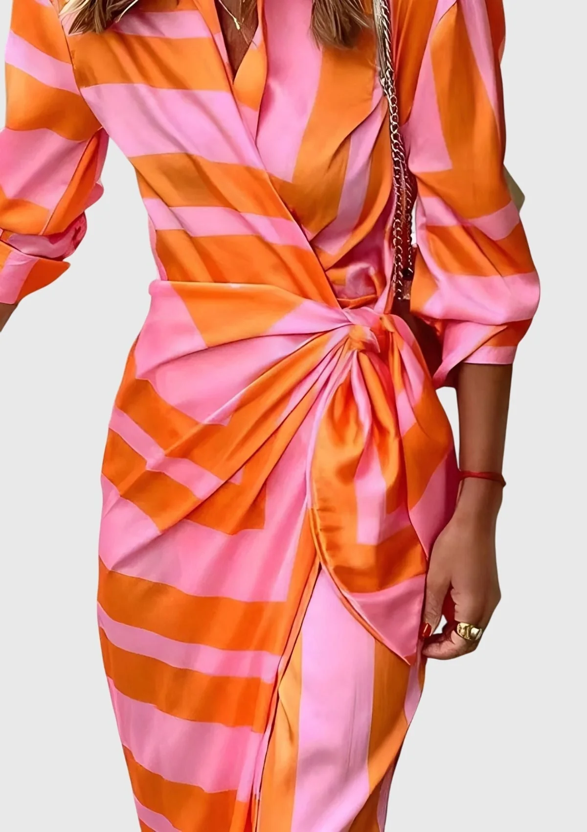 Elegantes Wickelkleid für Frauen – Stilvolles Sommerkleid mit modernem Druck - Image 6