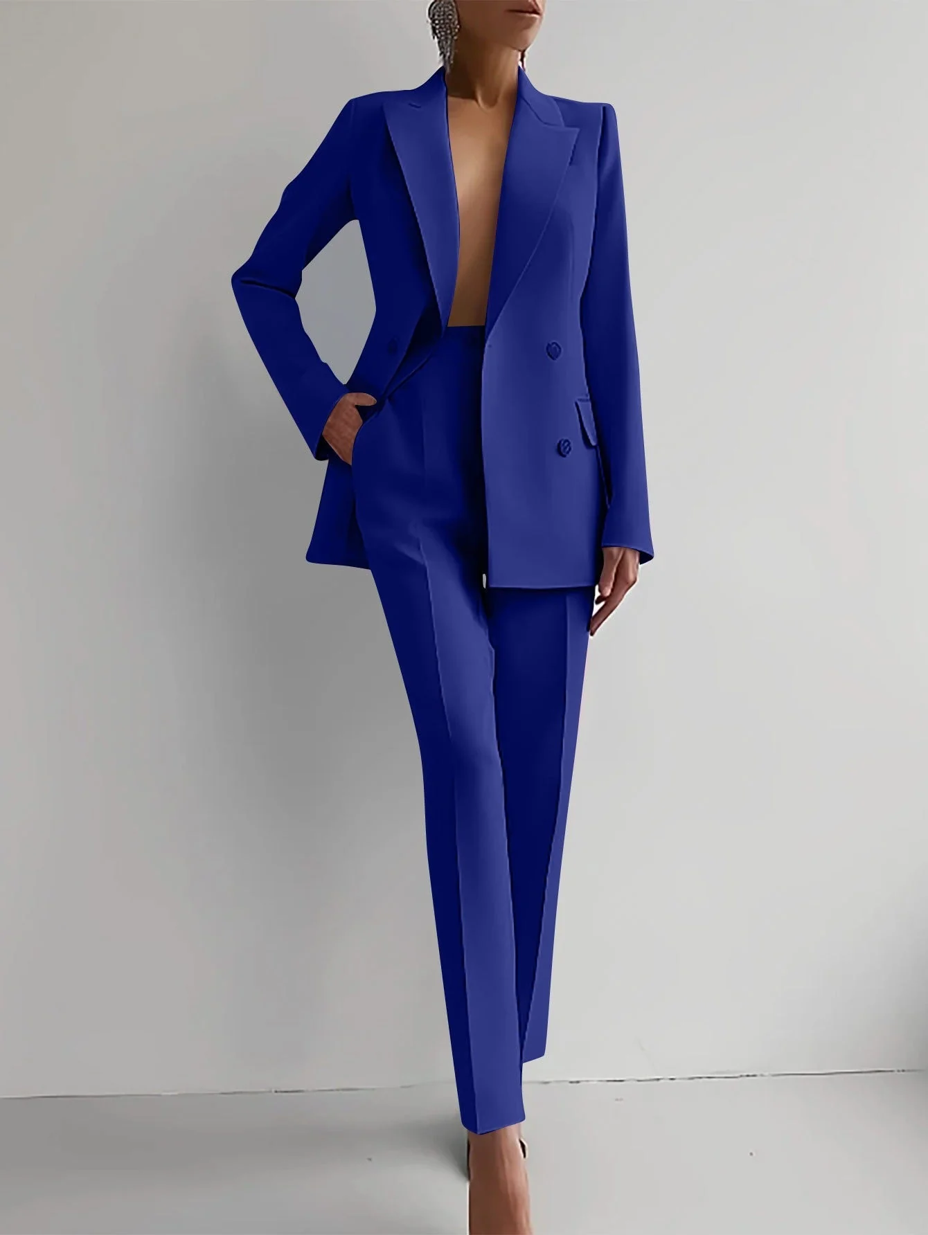 Elena – Eleganter Zweiteiliger Anzug Mit Blazer Und Schmaler Hose - Image 4