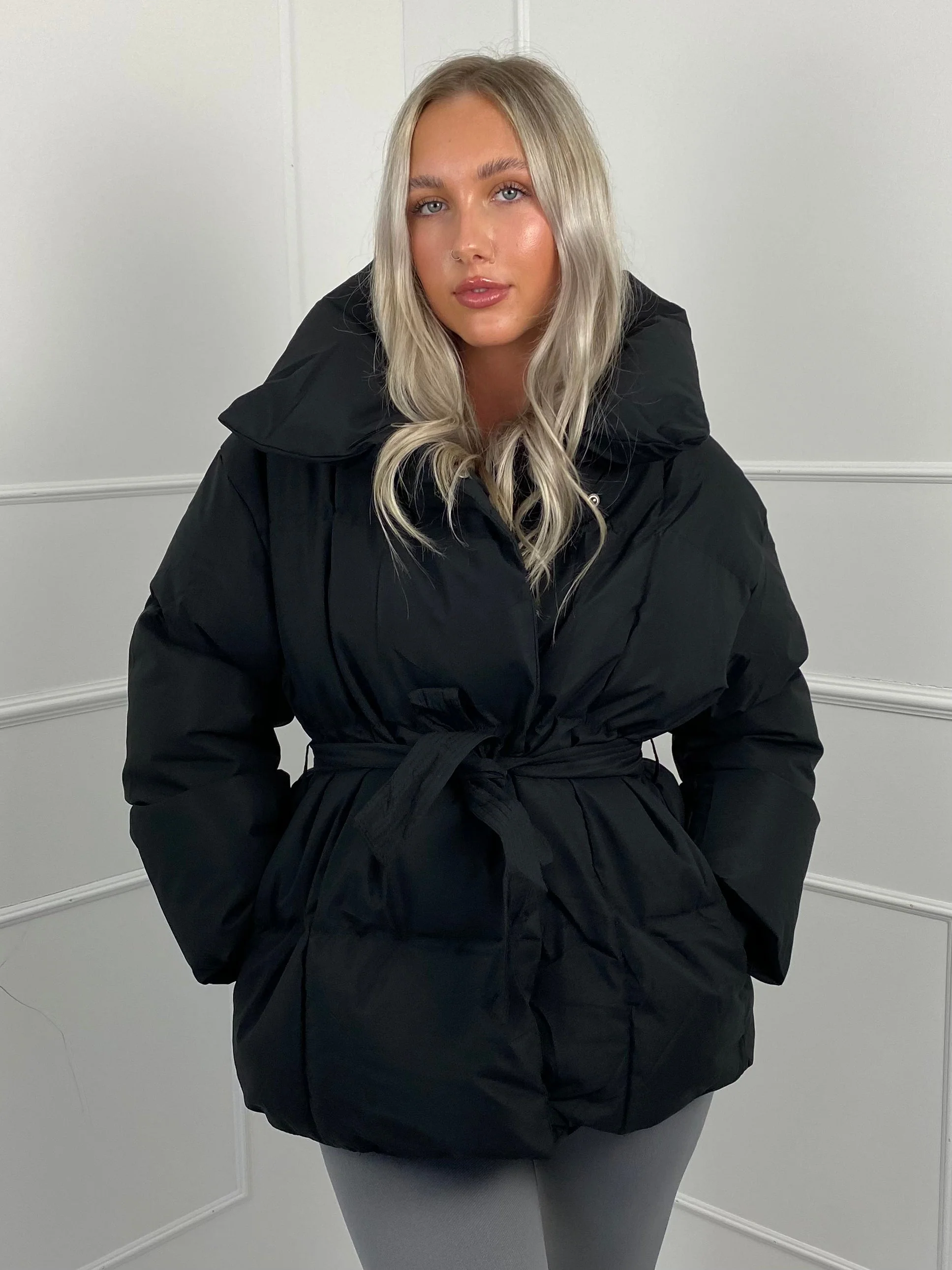 Elina™ | Gesteppte Kurzjacke mit Taillengürtel - Image 10