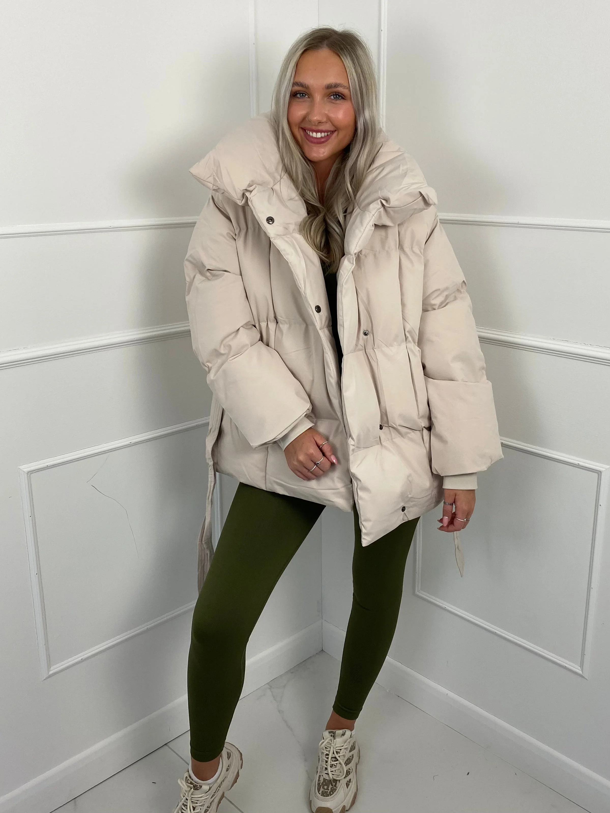Elina™ | Gesteppte Kurzjacke mit Taillengürtel - Image 3