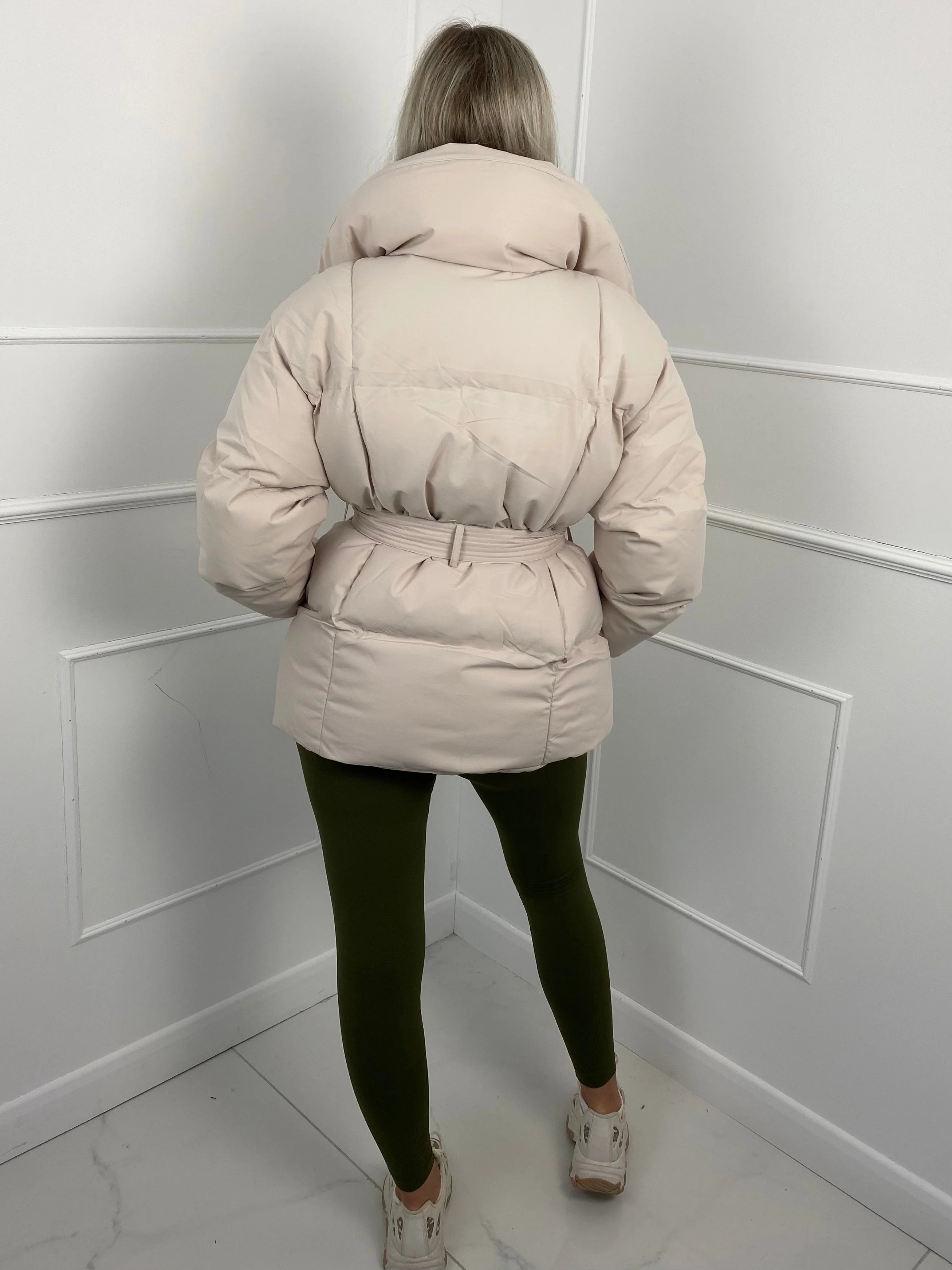 Elina™ | Gesteppte Kurzjacke mit Taillengürtel - Image 5