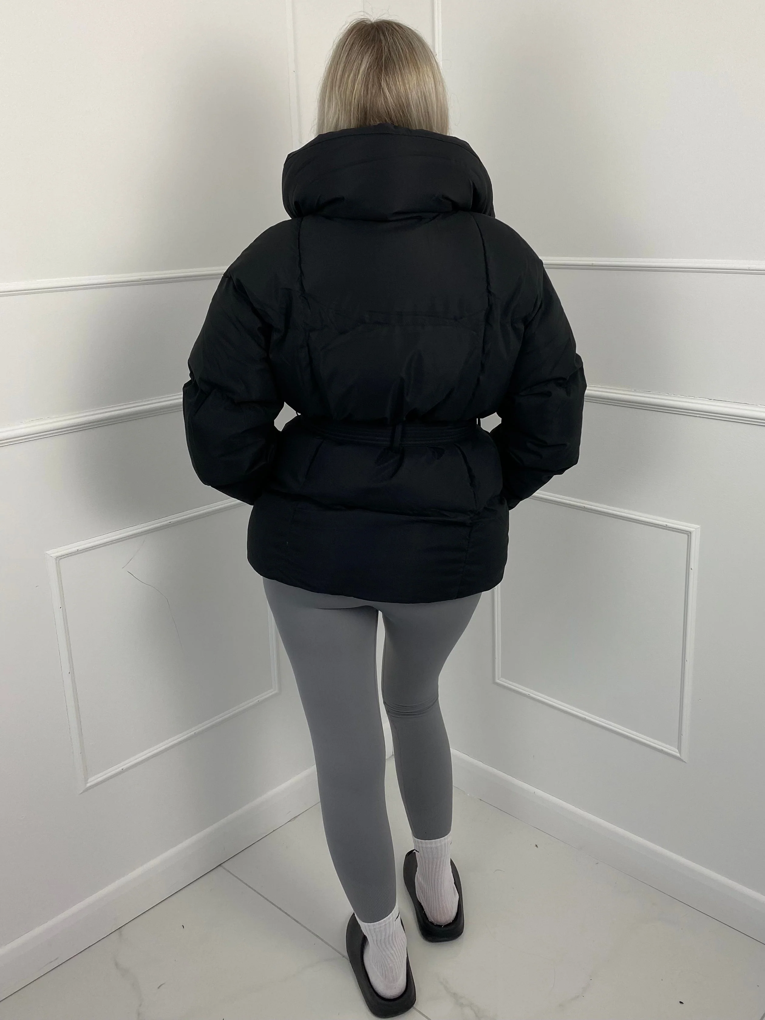 Elina™ | Gesteppte Kurzjacke mit Taillengürtel - Image 7