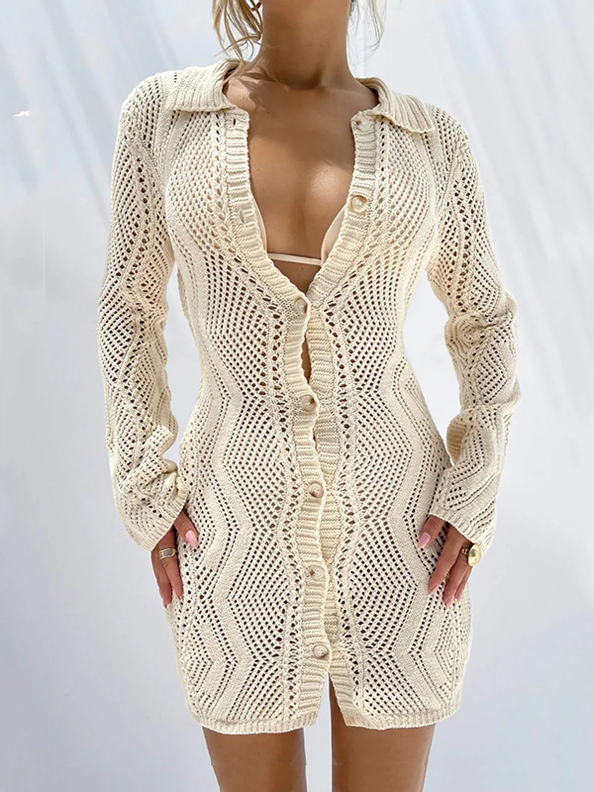 Elina | Häkel-Strandkleid mit Knopfleiste in Crème - Image 4