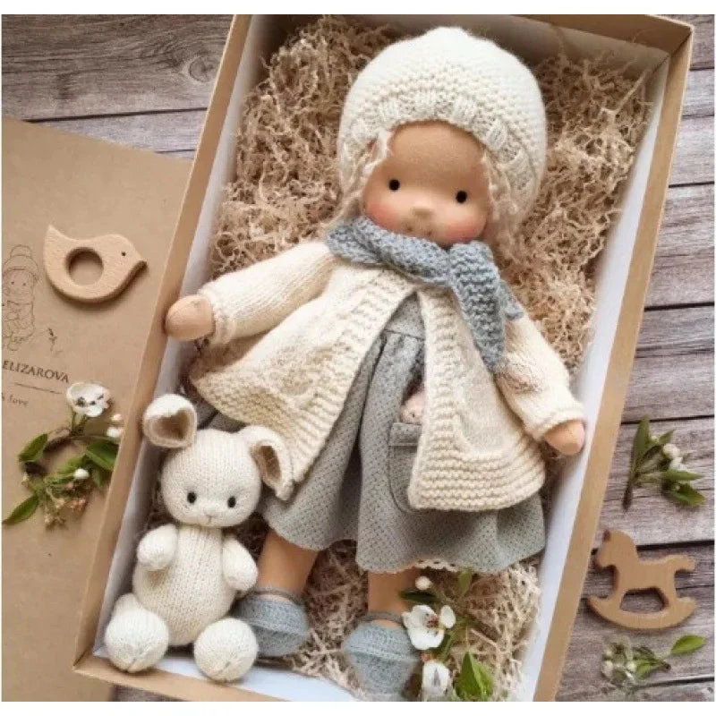 Elise | Handgefertigte Waldorf-Plüschpuppe – Weiches Baumwollspielzeug mit Stoffbox | Süß & Kuschelig | Für Kindergeburtstage & täglichen Spielspaß - Image 13