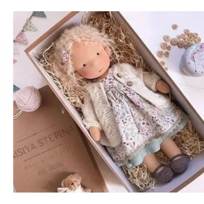 Elise | Handgefertigte Waldorf-Plüschpuppe – Weiches Baumwollspielzeug mit Stoffbox | Süß & Kuschelig | Für Kindergeburtstage & täglichen Spielspaß - Image 35