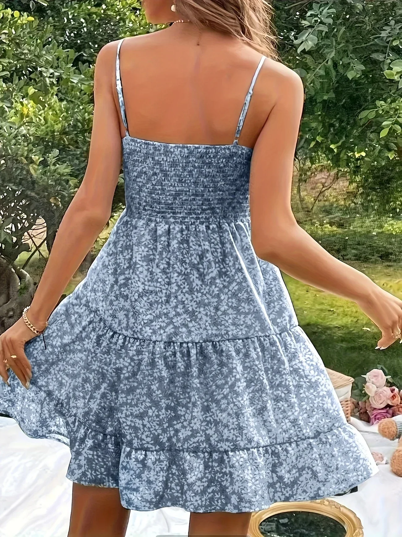 Elisheva | Schulternahes Maxikleid mit Blumenmuster und Rüschensaum - Image 2