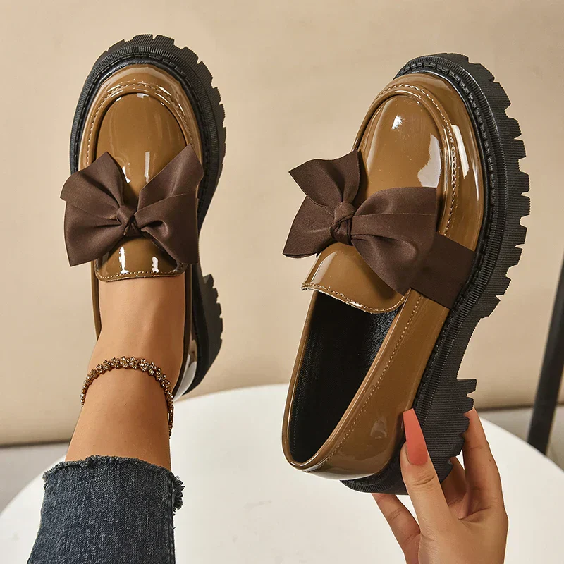 Eliza – Glänzende Plateau-Loafer - Image 11