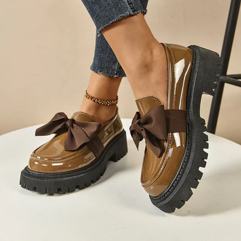 Eliza – Glänzende Plateau-Loafer - Image 12