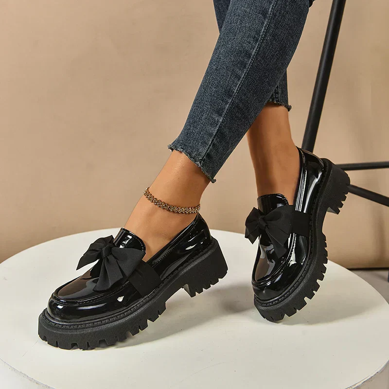 Eliza – Glänzende Plateau-Loafer - Image 13