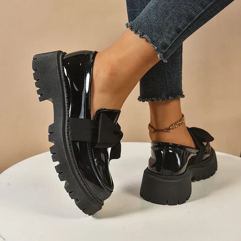 Eliza – Glänzende Plateau-Loafer - Image 14