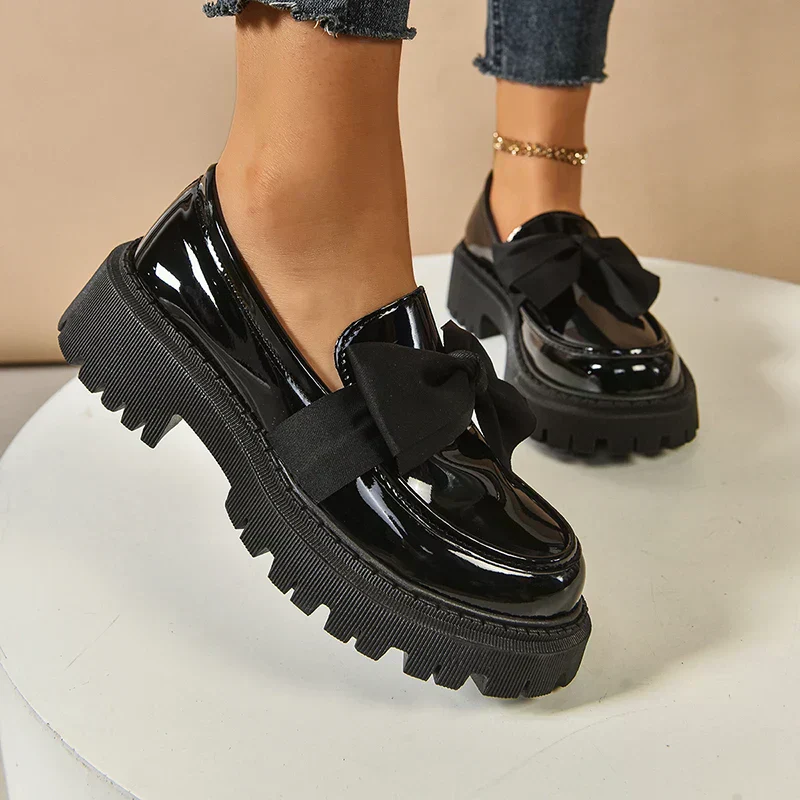 Eliza – Glänzende Plateau-Loafer - Image 15