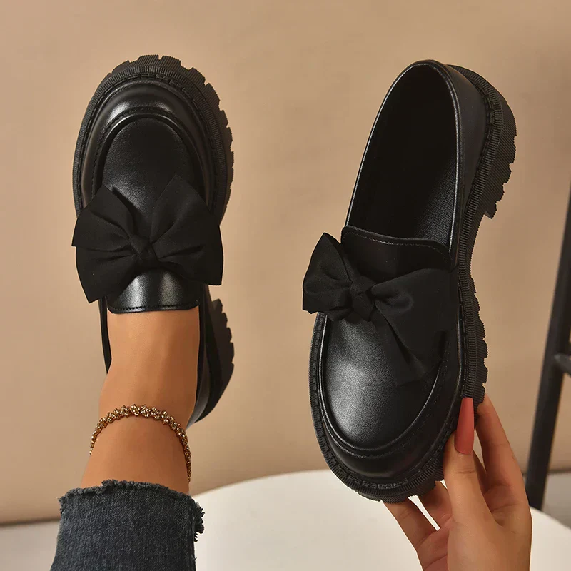 Eliza – Glänzende Plateau-Loafer - Image 16