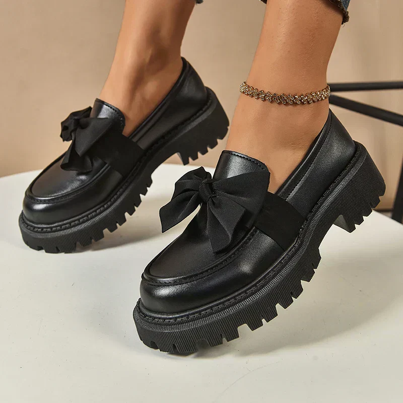 Eliza – Glänzende Plateau-Loafer - Image 17
