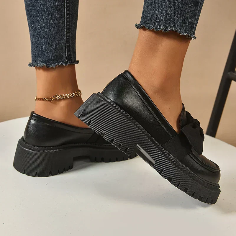 Eliza – Glänzende Plateau-Loafer - Image 18