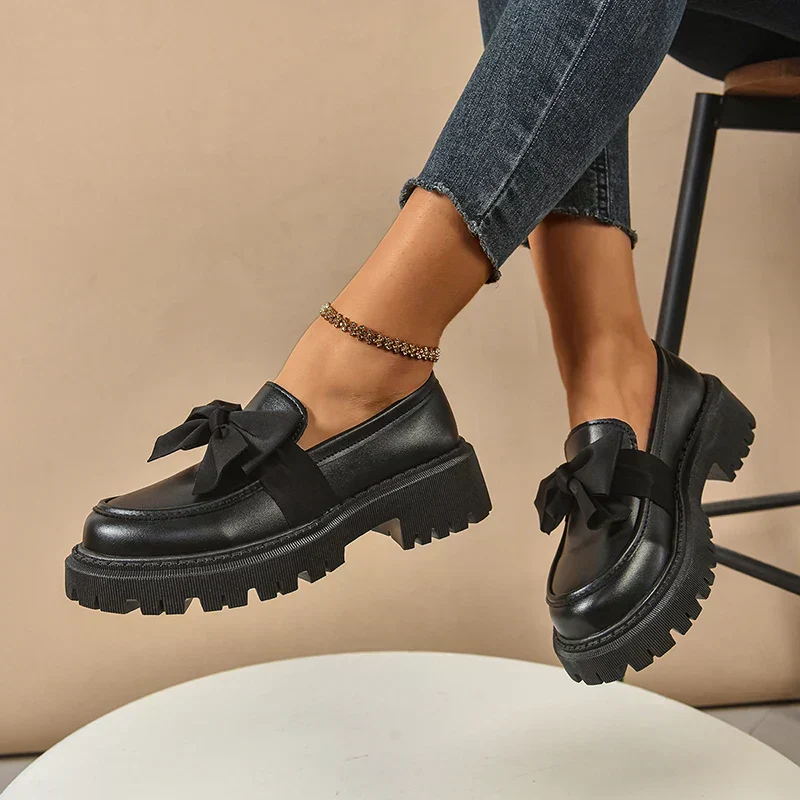 Eliza – Glänzende Plateau-Loafer - Image 19