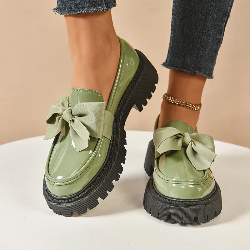 Eliza – Glänzende Plateau-Loafer - Image 21