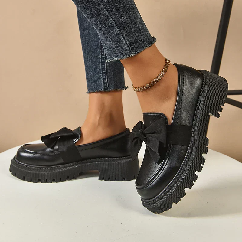 Eliza – Glänzende Plateau-Loafer - Image 23