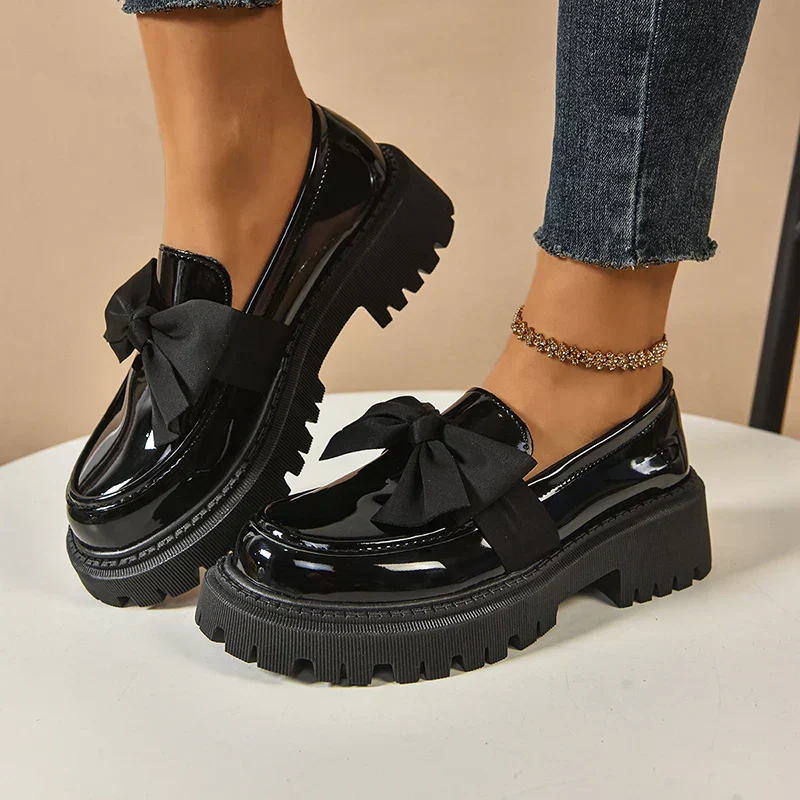Eliza – Glänzende Plateau-Loafer - Image 24