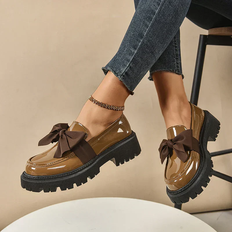 Eliza – Glänzende Plateau-Loafer - Image 8