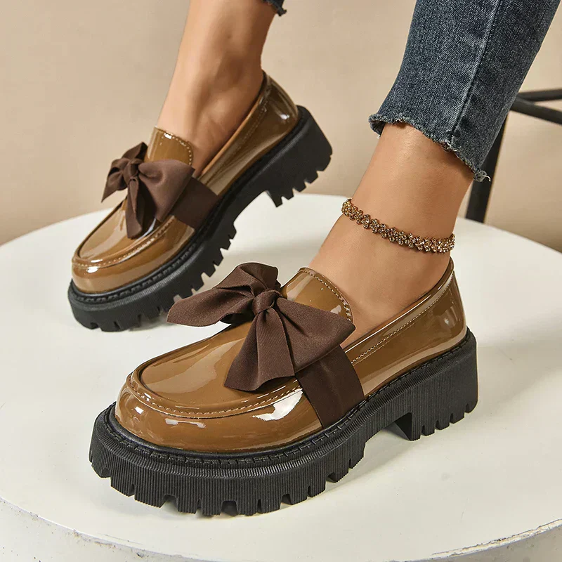 Eliza – Glänzende Plateau-Loafer - Image 9