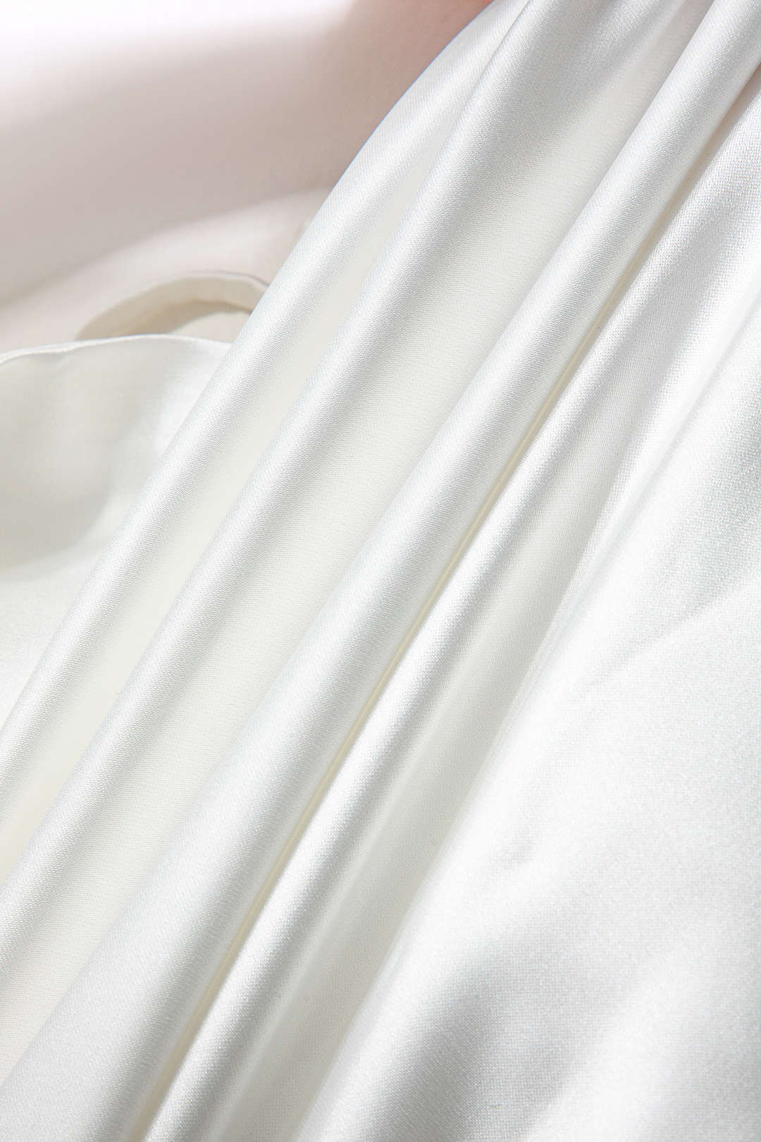 Elizabeth | Ein Stück Satin-Top mit verstellbaren Schnürträgern & Knotendetail - Image 5